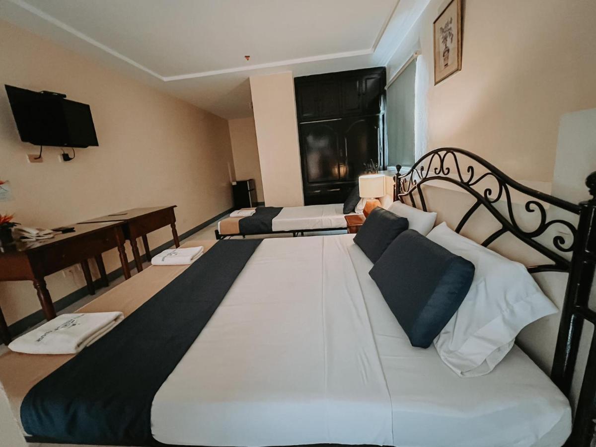 Fuente Hotel De Cebu Eksteriør billede